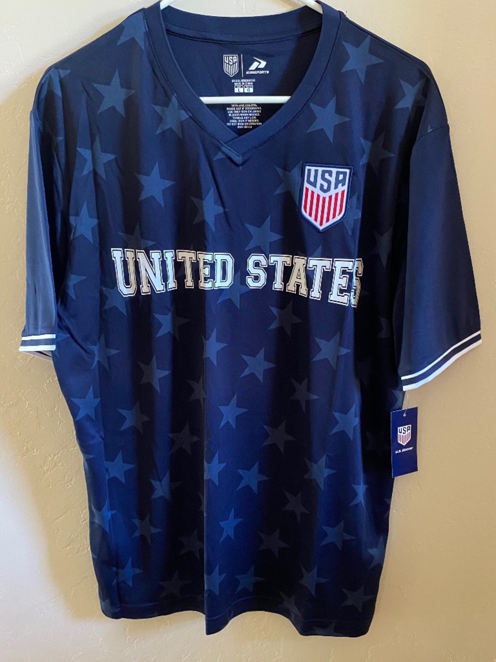 NWT Mens USA Size Large Navy Blue and white Soccer Jersey
